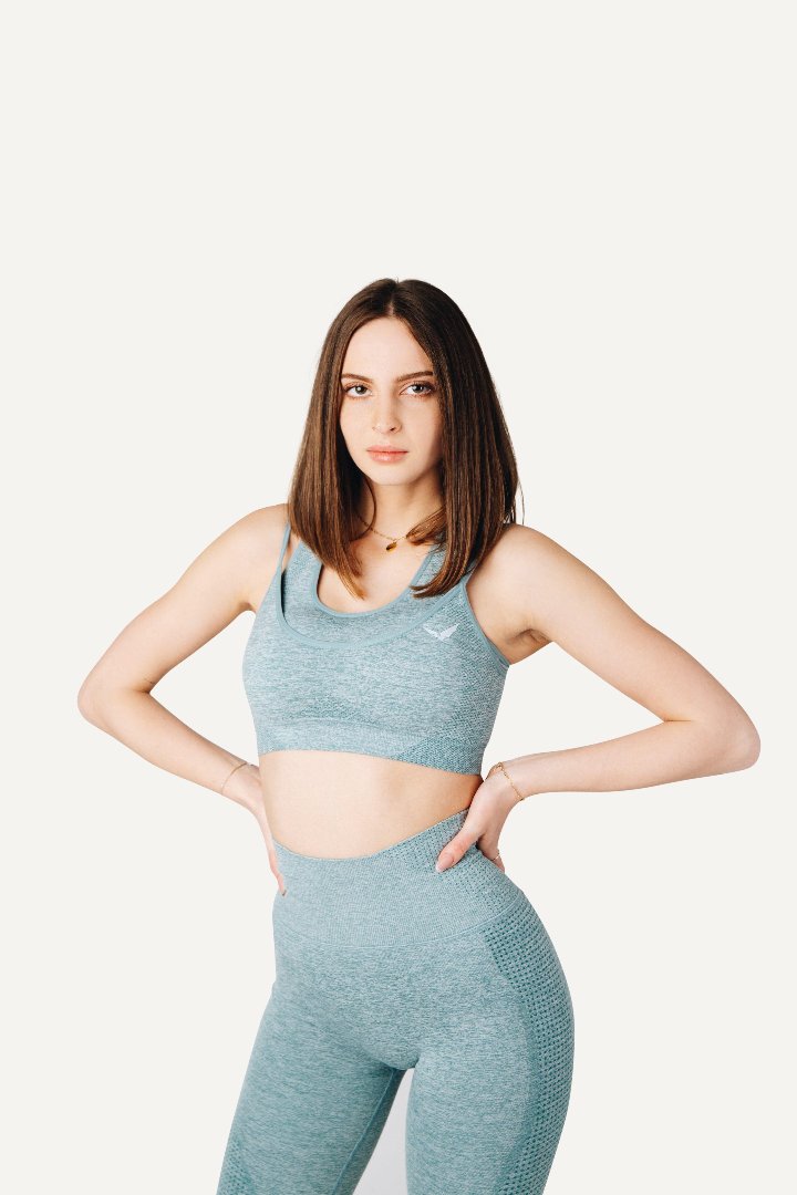 Veleur Endure Set für Damen, nahtloses Design, integrierte Tasche, atmungsaktiver Stoff, ideal für Laufen und Fitness.