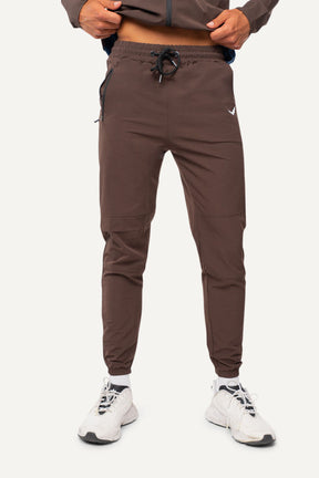 Veleur All Day Tracksuit für Herren, bequemer Trainingsanzug mit elastischem Bund und Zipp-Tasche, ideal für Outdoor-Aktivitäten und vielseitige Tagesprogramme.