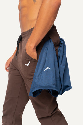 Veleur All Day Tracksuit für Herren, bequemer Trainingsanzug mit elastischem Bund und Zipp-Tasche, ideal für Outdoor-Aktivitäten und vielseitige Tagesprogramme.