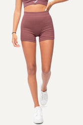 Veleur Short aus Cord Set für Damen, aus Cordstoff, High-Waisted Design mit gesticktem Logo, schmeichelhaft für Training und Freizeit.